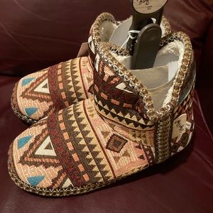 Size 7/8 bootie bedroom shoes